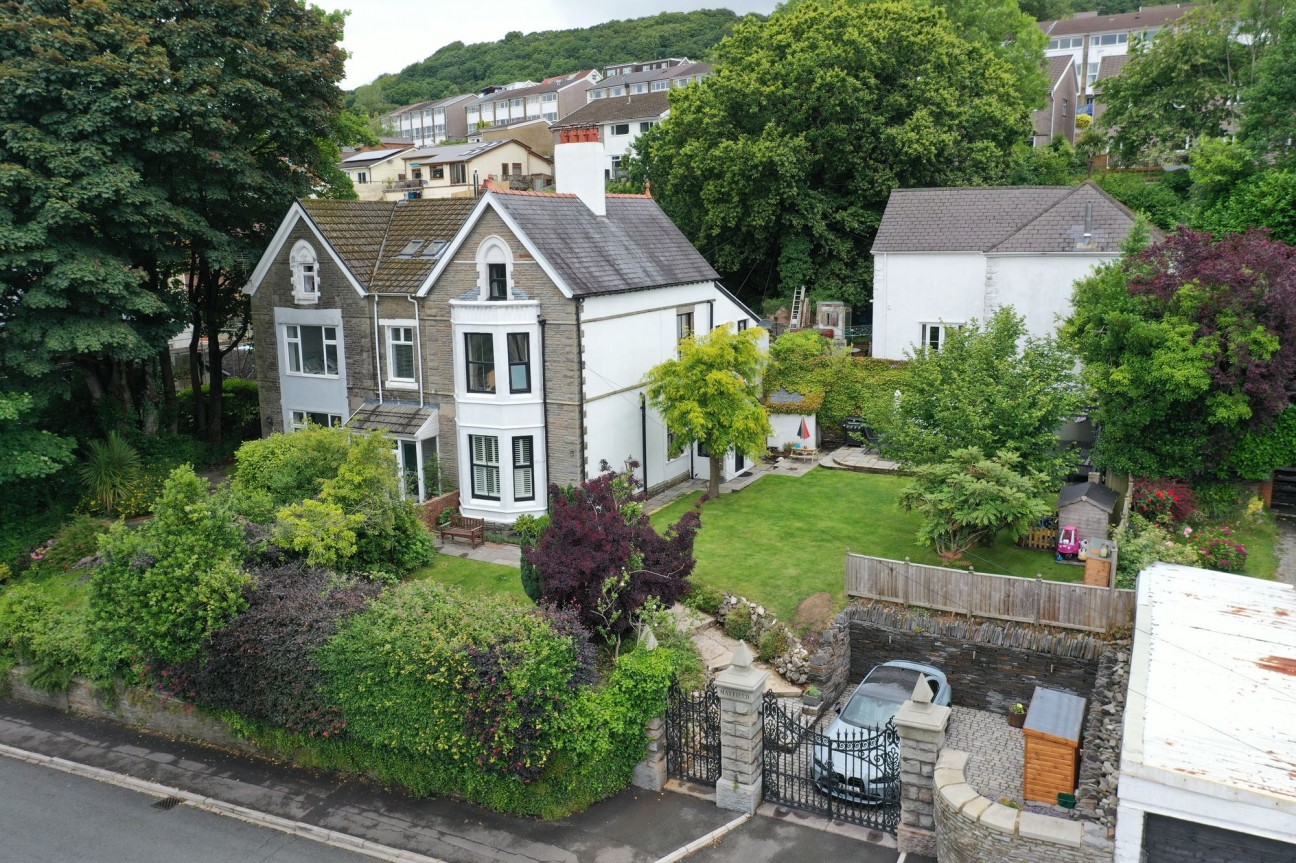 Mayfield Road, Pontypridd, CF37