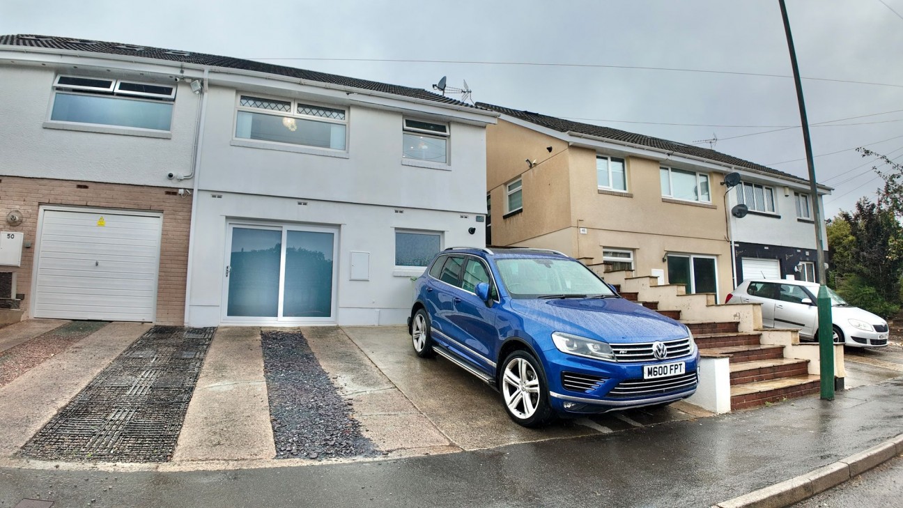 Rhiw Farm Crescent, Crumlin, NP11