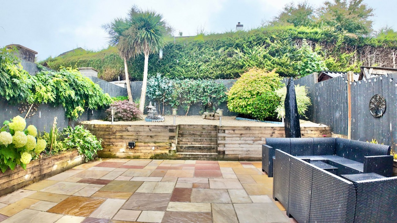 Rhiw Farm Crescent, Crumlin, NP11