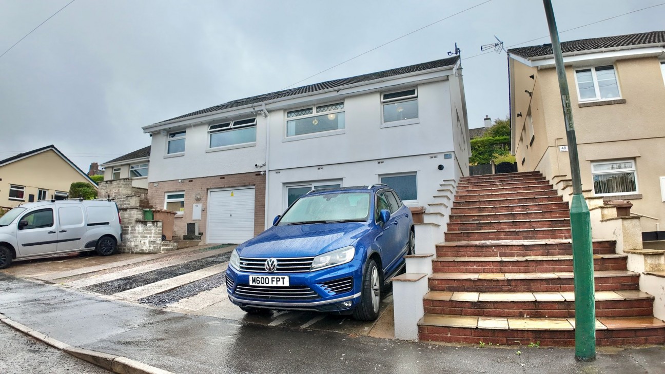 Rhiw Farm Crescent, Crumlin, NP11