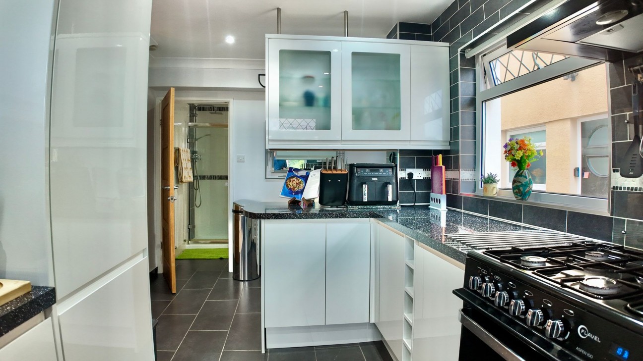 Rhiw Farm Crescent, Crumlin, NP11