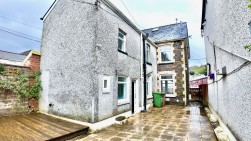 High Street, Newbridge, NP11