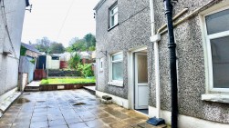 High Street, Newbridge, NP11