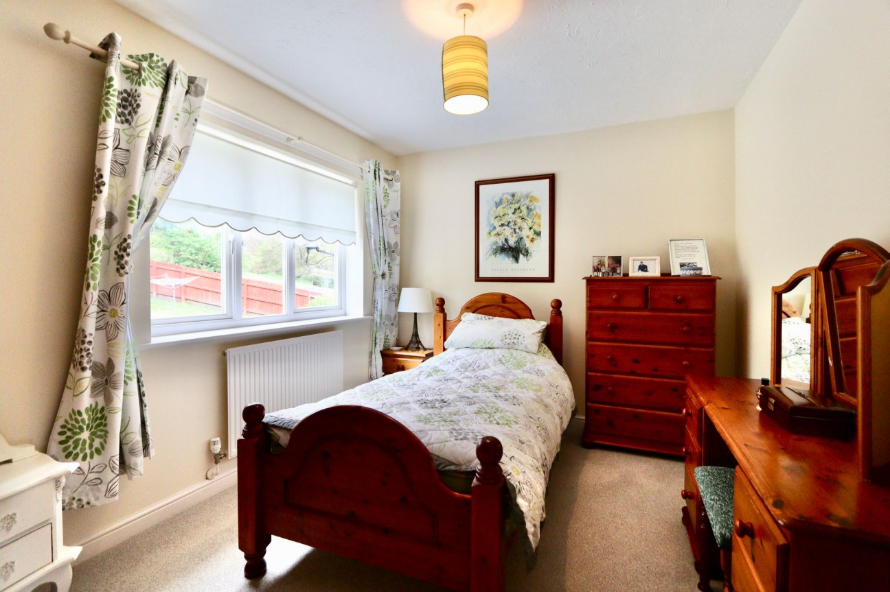 Nant-Gau, Oakdale, NP12