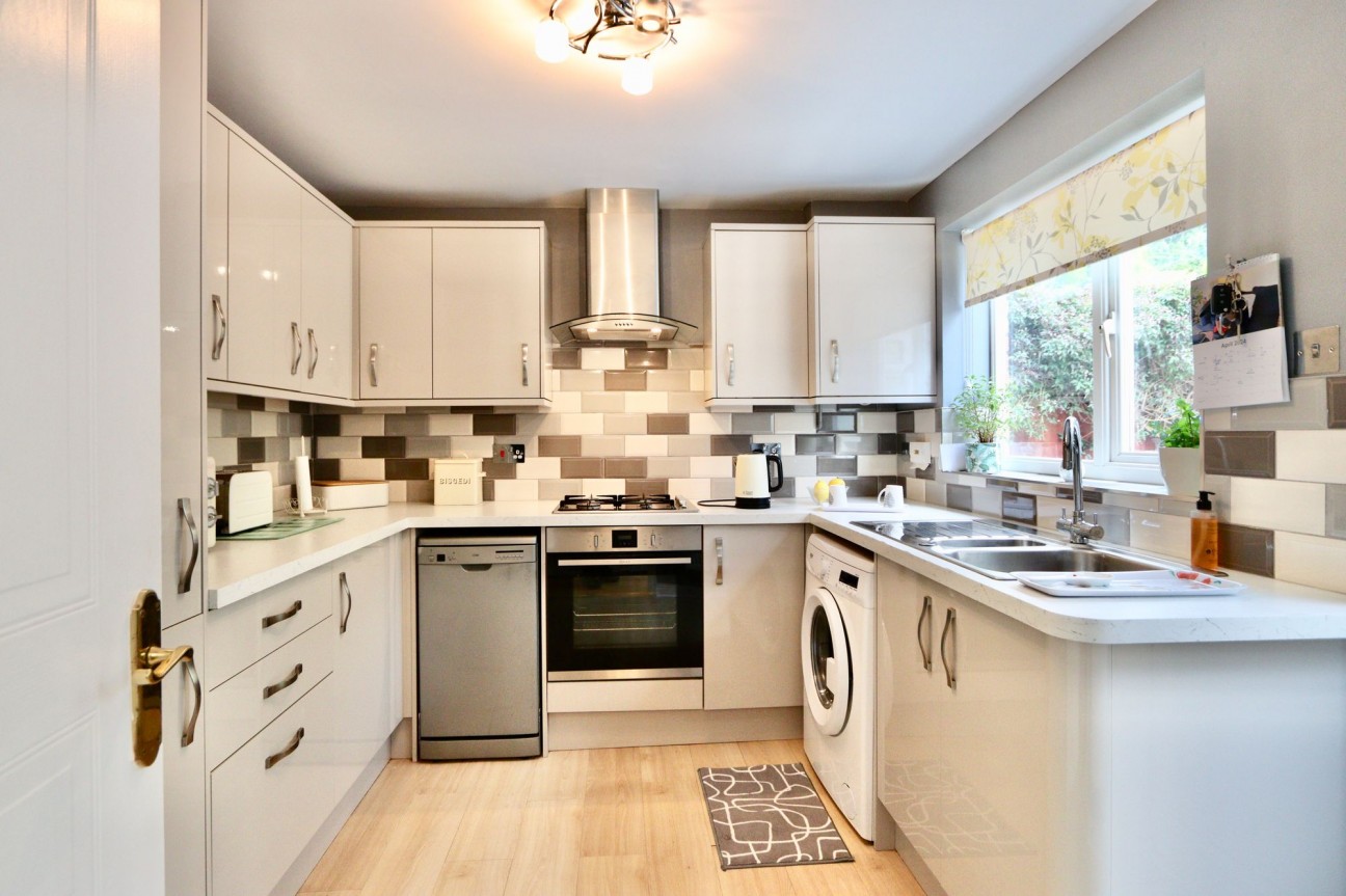 Nant-Gau, Oakdale, NP12