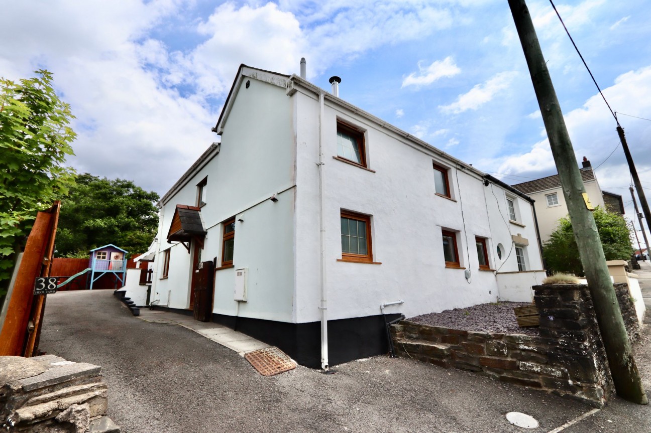 Heol Fawr, Nelson, CF46