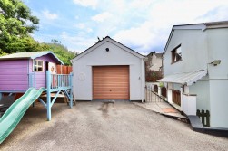 Heol Fawr, Nelson, CF46