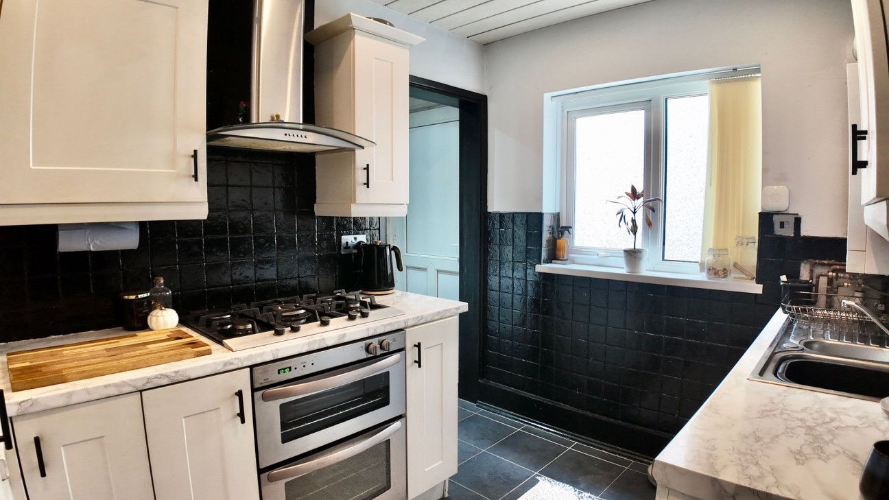 Cardiff Road, Blackwood, NP12