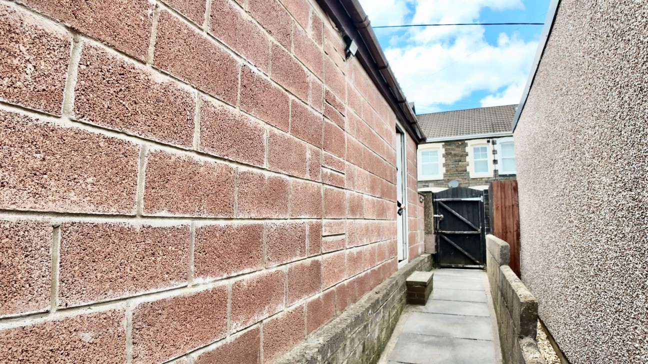 Cardiff Road, Blackwood, NP12
