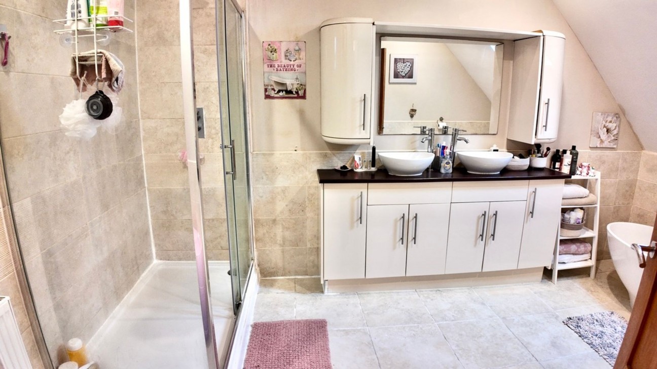 Pen-Rhiw Avenue, Oakdale, NP12