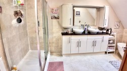 Pen-Rhiw Avenue, Oakdale, NP12