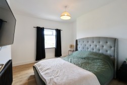Oakfield, Pontllanfraith, NP12
