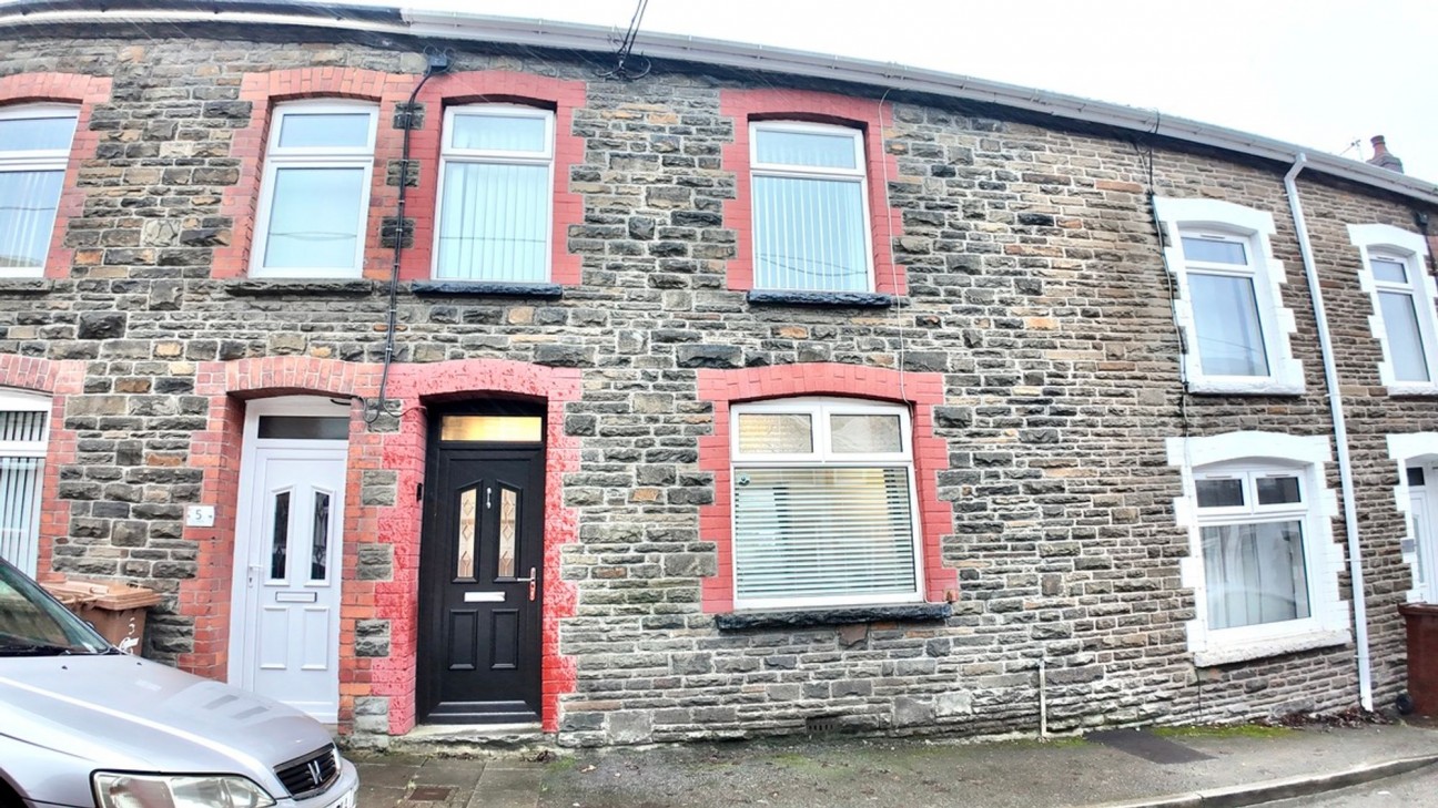 Plas Terrace, Fleur De Lis, NP12