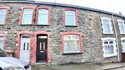 Plas Terrace, Fleur De Lis, NP12