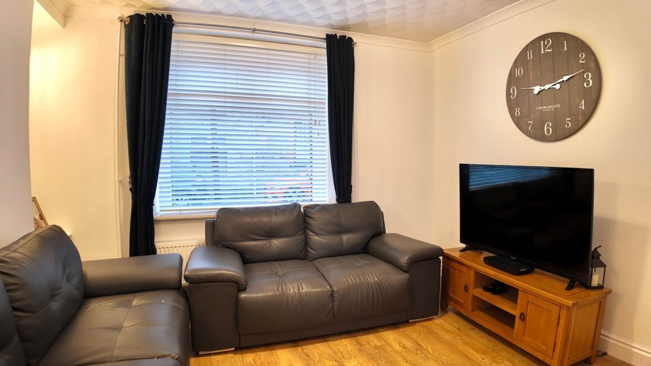 Plas Terrace, Fleur De Lis, NP12