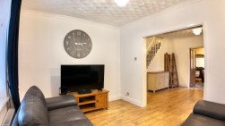 Plas Terrace, Fleur De Lis, NP12