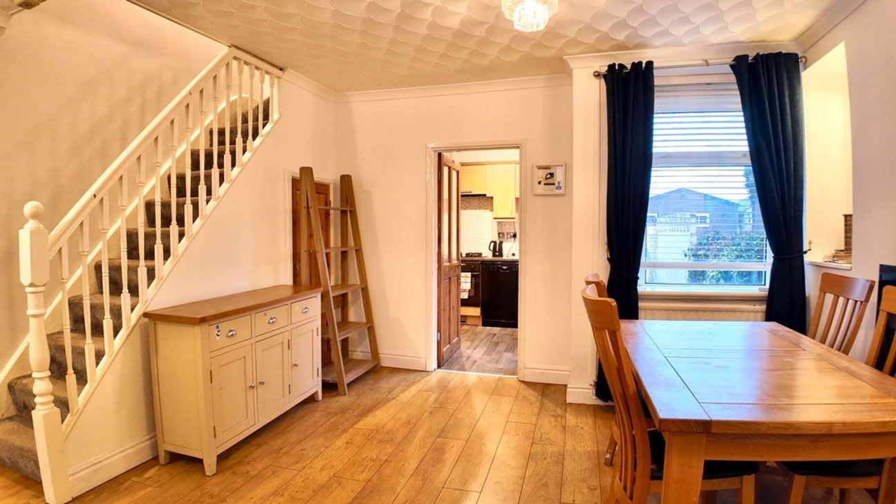 Plas Terrace, Fleur De Lis, NP12