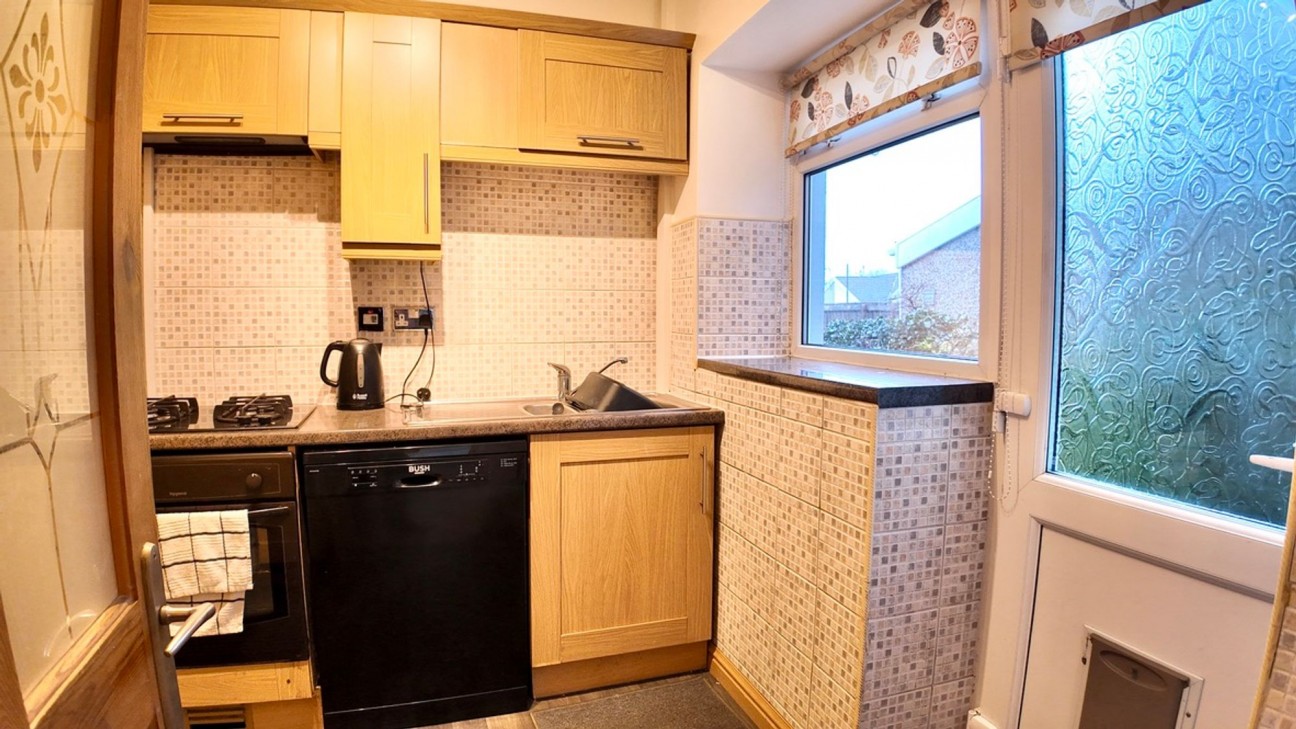 Plas Terrace, Fleur De Lis, NP12