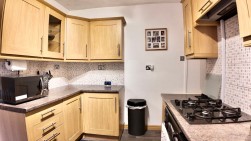 Plas Terrace, Fleur De Lis, NP12