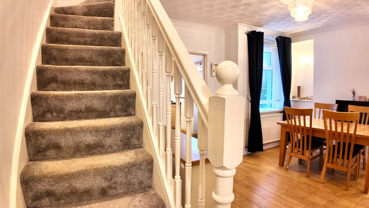 Plas Terrace, Fleur De Lis, NP12