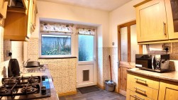 Plas Terrace, Fleur De Lis, NP12