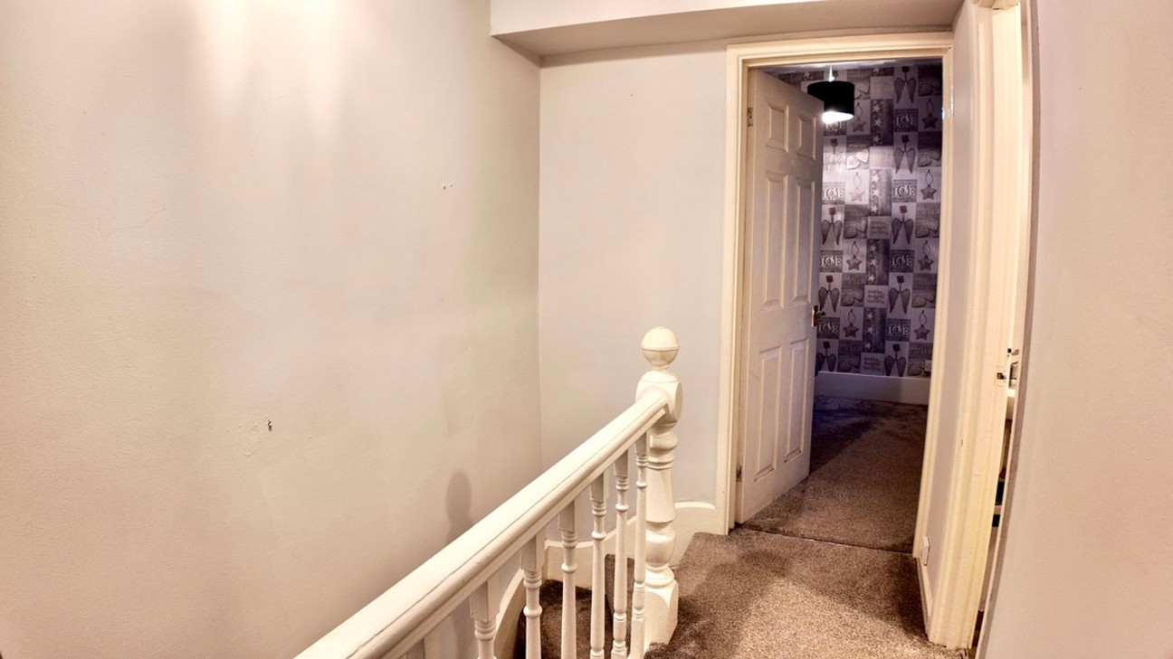 Plas Terrace, Fleur De Lis, NP12