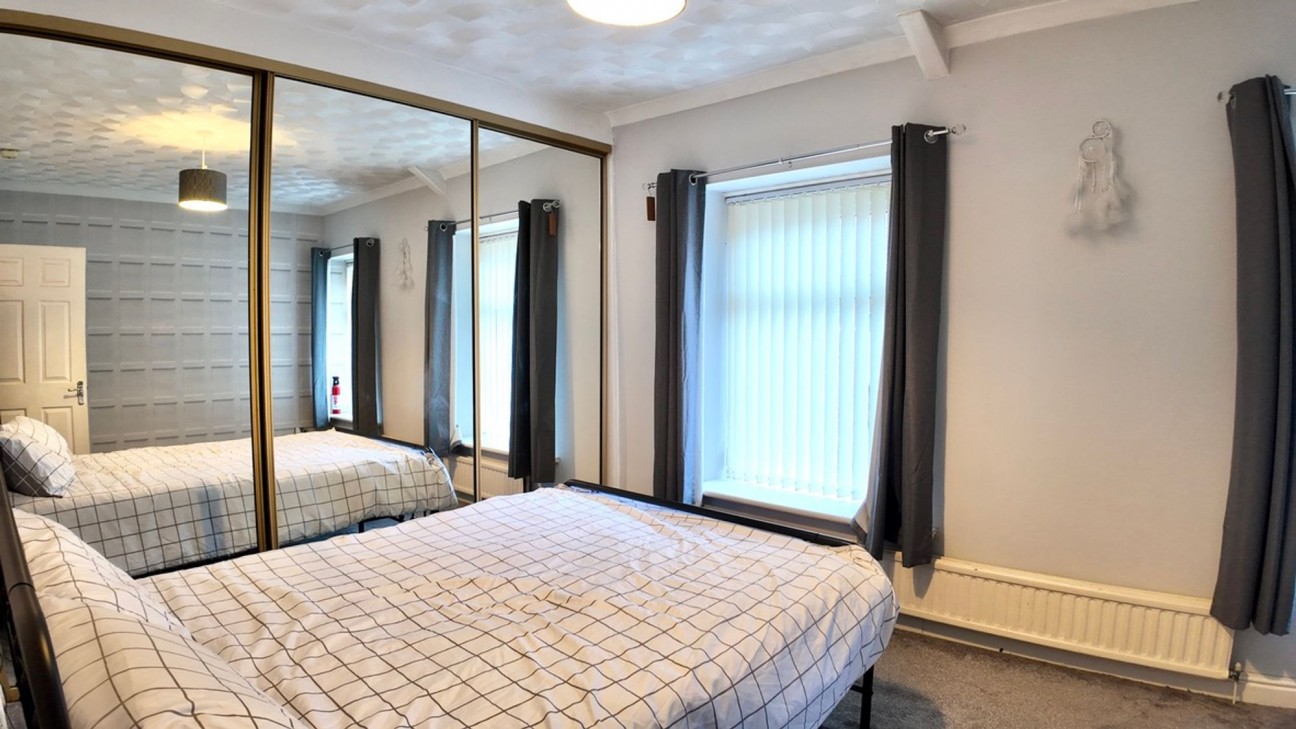 Plas Terrace, Fleur De Lis, NP12