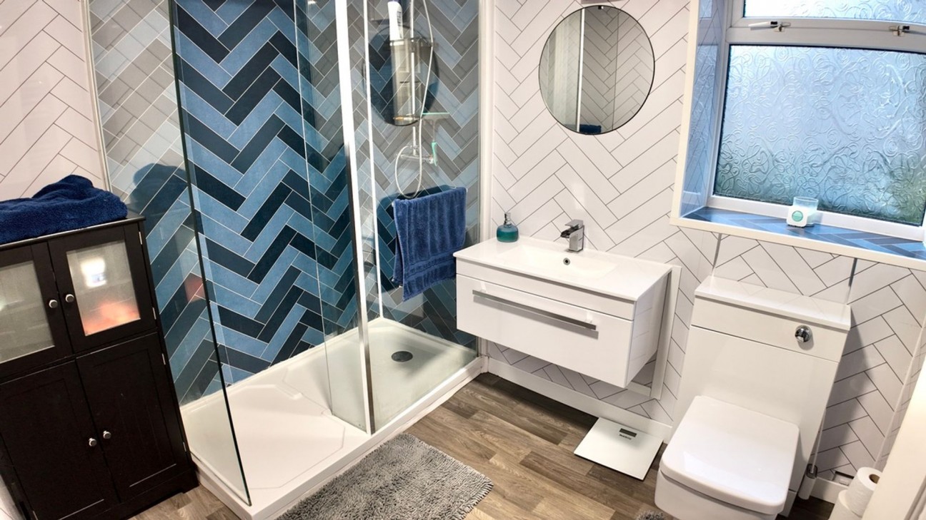 Plas Terrace, Fleur De Lis, NP12