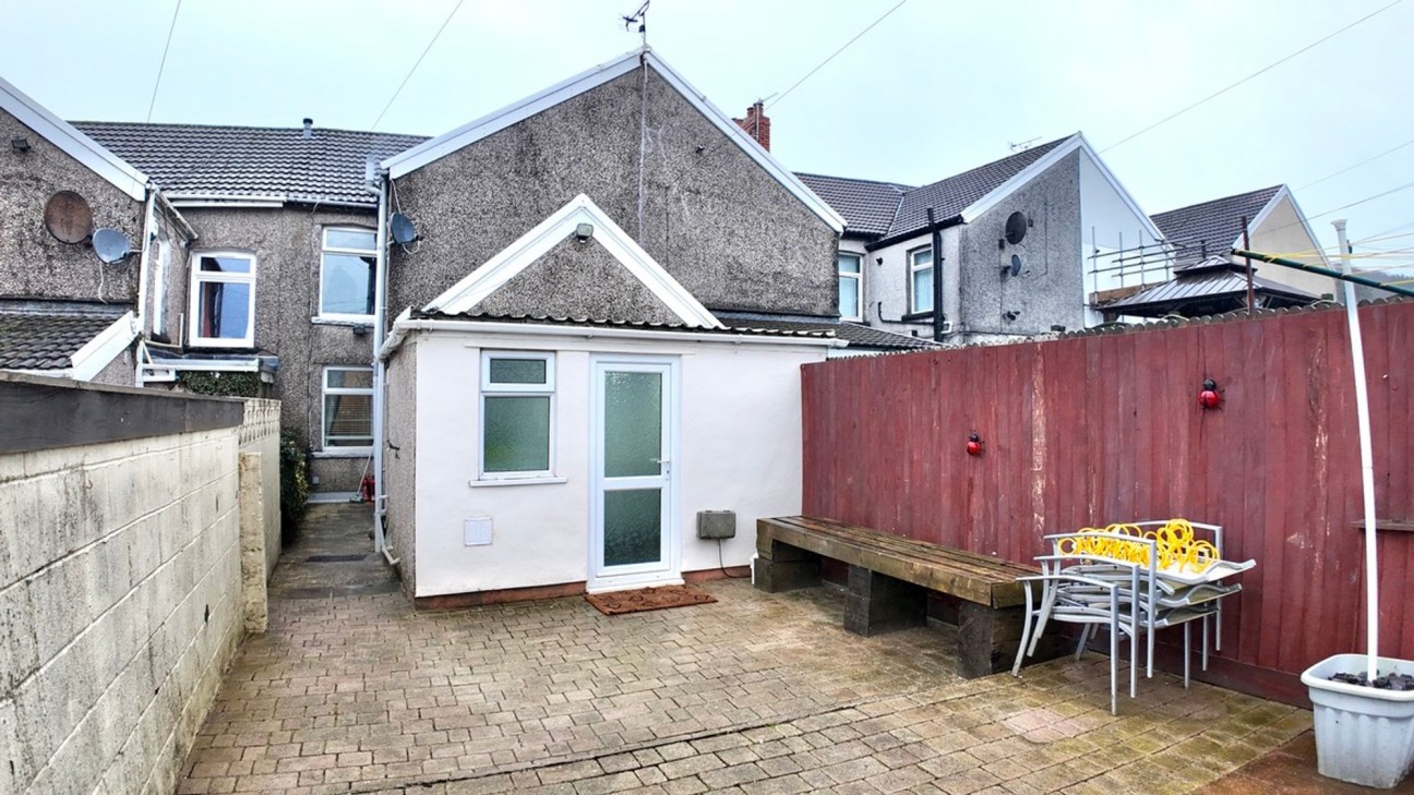 Plas Terrace, Fleur De Lis, NP12