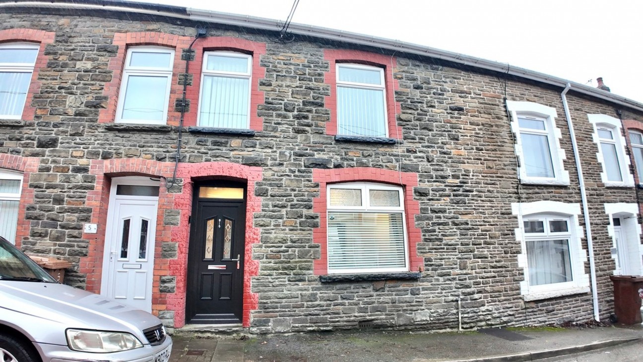 Plas Terrace, Fleur De Lis, NP12