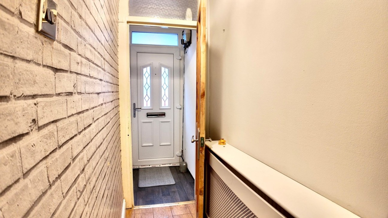 Plas Terrace, Fleur De Lis, NP12