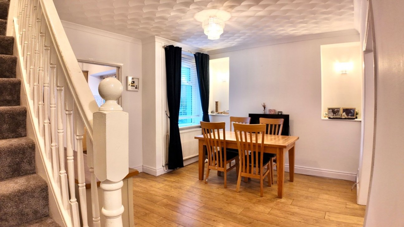 Plas Terrace, Fleur De Lis, NP12