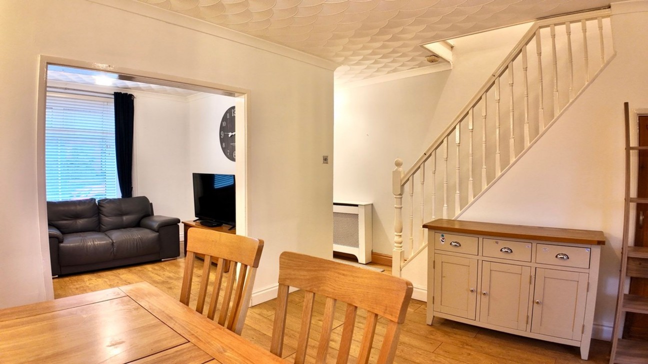 Plas Terrace, Fleur De Lis, NP12