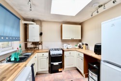 Queens Road, Elliots Town, NP24