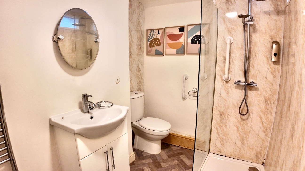 Woodland Terrace, Abercarn, NP11