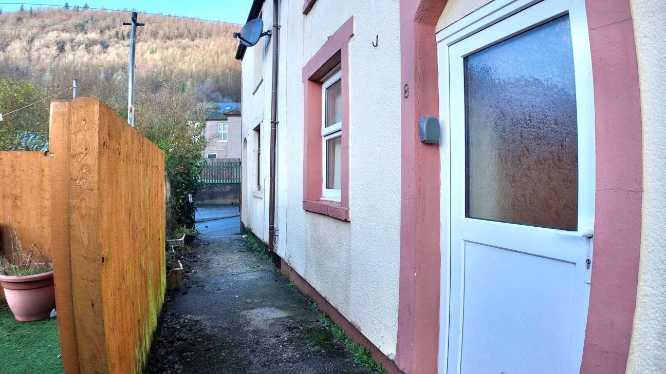 Woodland Terrace, Abercarn, NP11