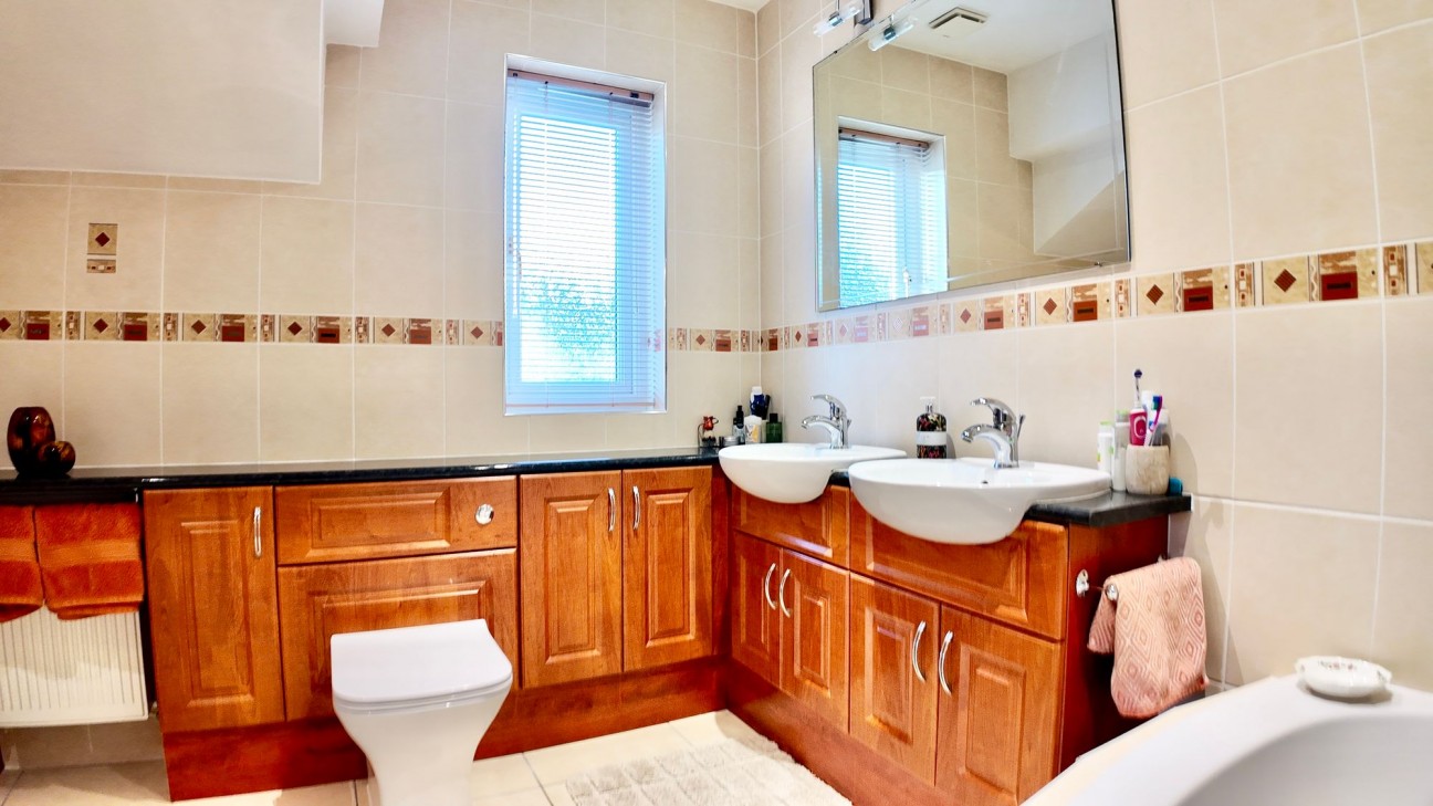 Gellideg Lane, Maesycwmmer, CF82