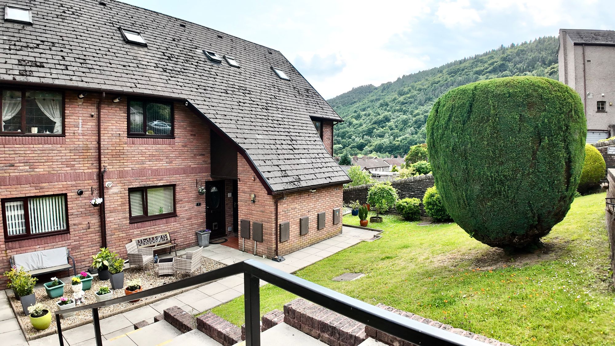 Cae Gorlan Court, Abercarn, NP11