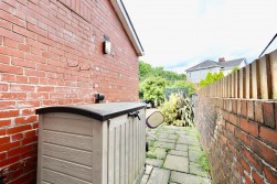 Central Avenue, Oakdale, NP12