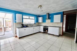 James Street, Markham, NP12