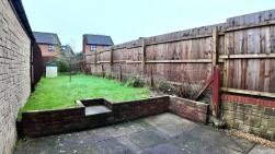 Clos Llyswen, Penpedairheol, CF82