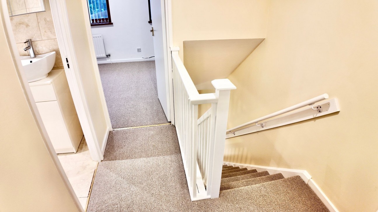 Clos Llyswen, Penpedairheol, CF82