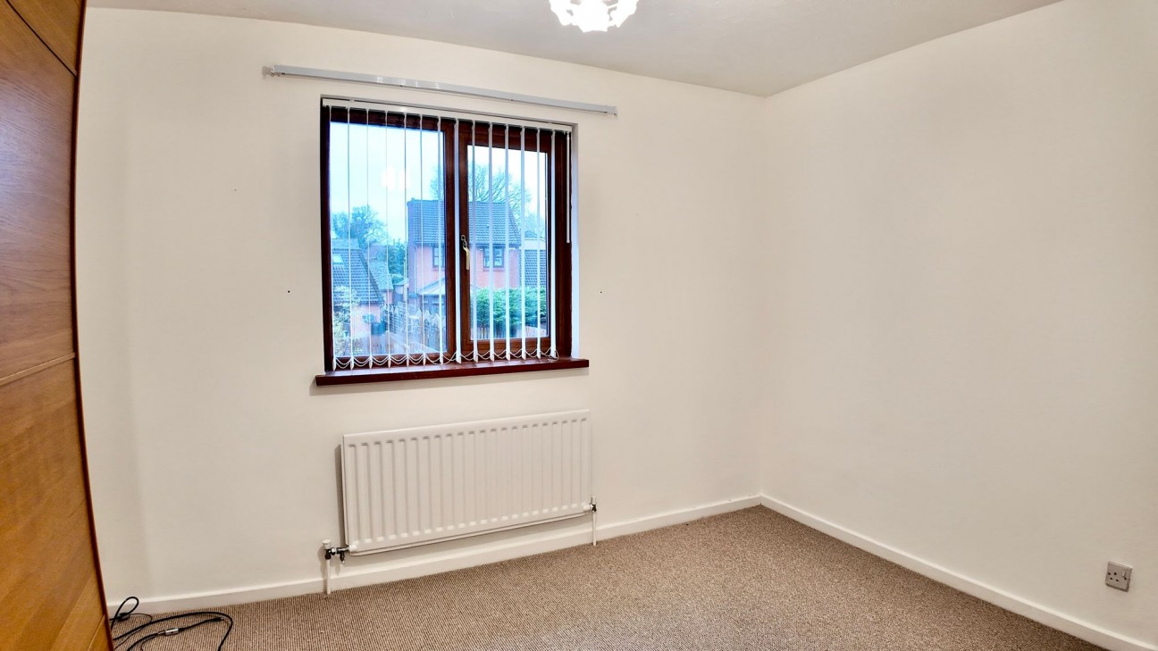 Clos Llyswen, Penpedairheol, CF82