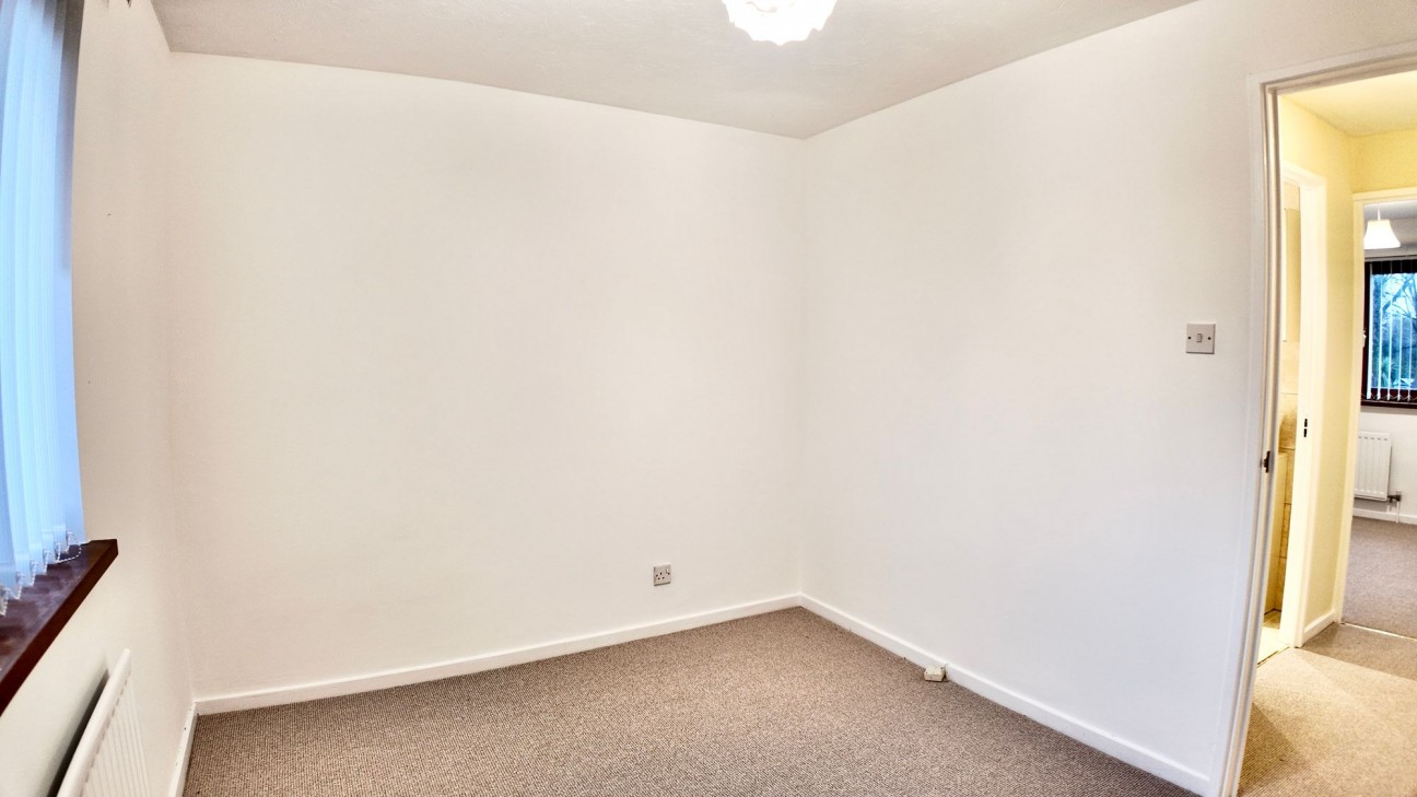 Clos Llyswen, Penpedairheol, CF82