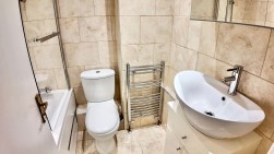 Clos Llyswen, Penpedairheol, CF82