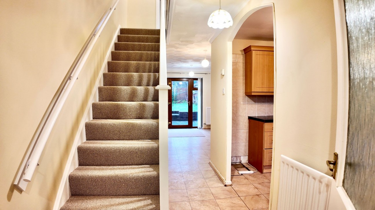 Clos Llyswen, Penpedairheol, CF82