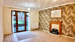 Clos Llyswen, Penpedairheol, CF82