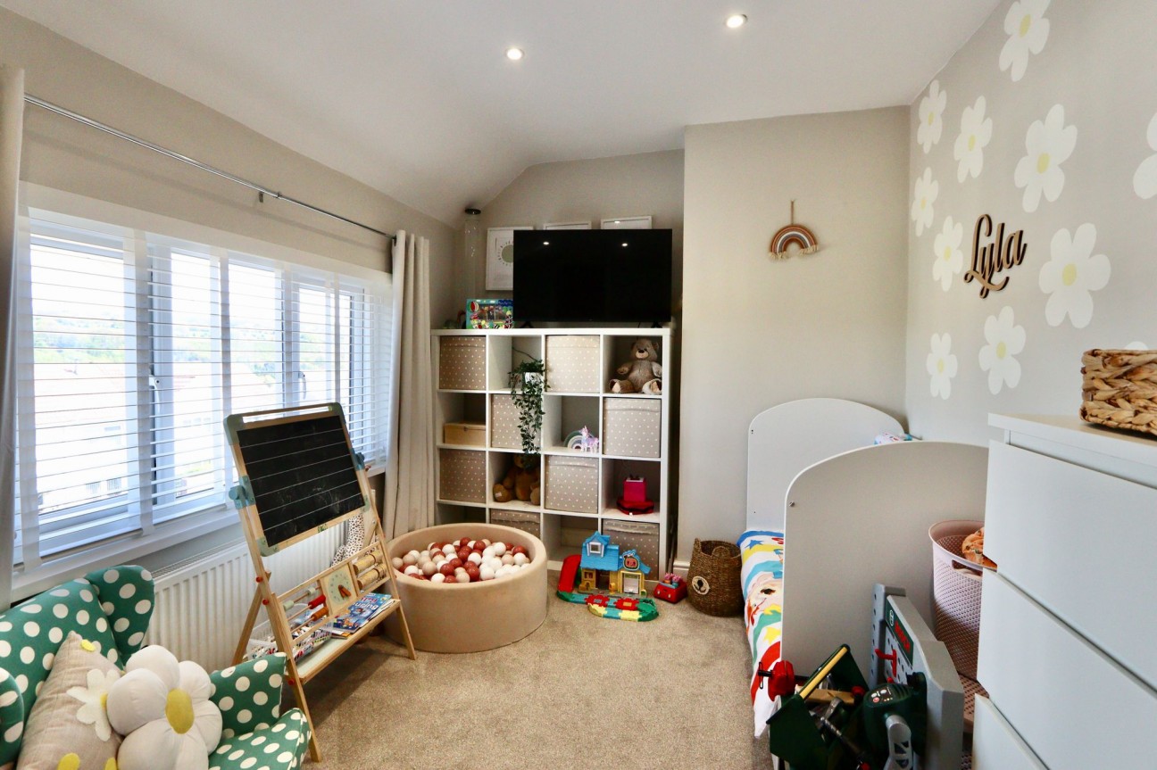 Treowen Road, Newbridge, NP11