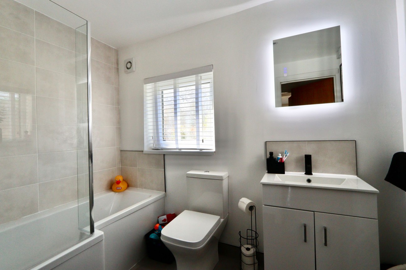 Treowen Road, Newbridge, NP11