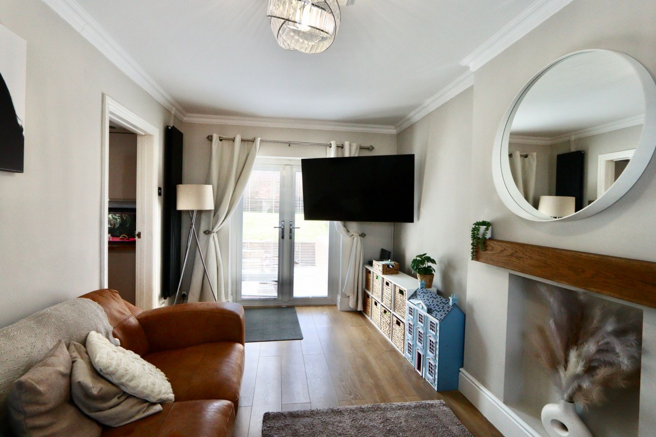 Treowen Road, Newbridge, NP11